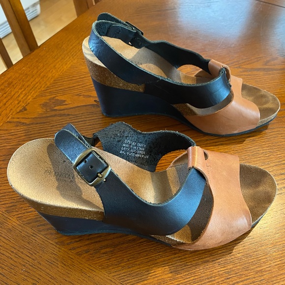 Pedro Iniesta black & brown leather wedge sandals. Used size 11, fits like a 10. - Picture 3 of 6